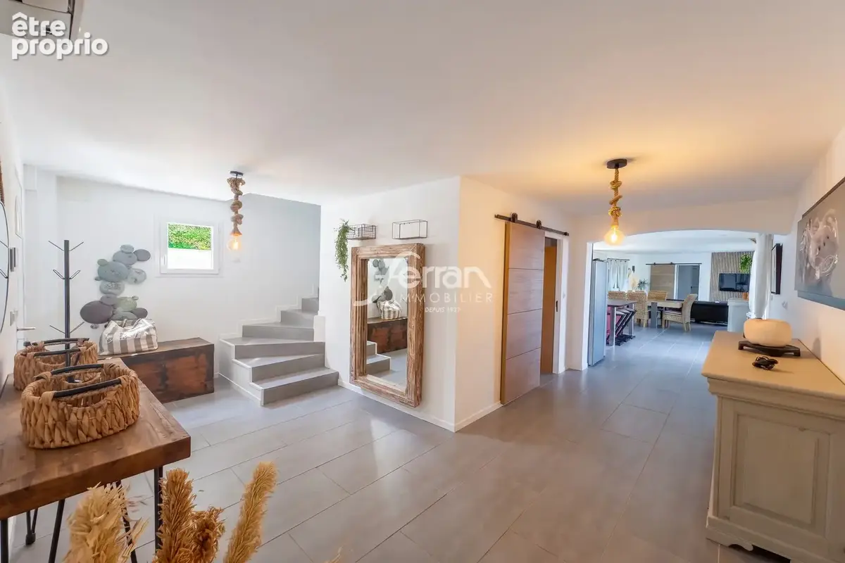 Maison 170 m² à Callas  - photo 2