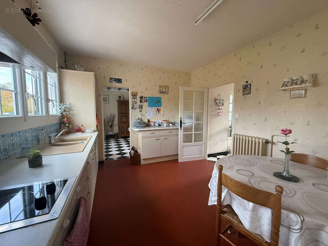 Maison à SAINT-PAVACE