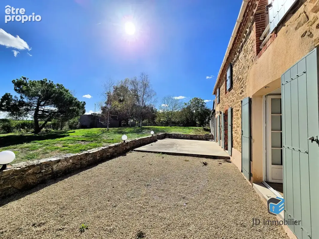 Maison 6 pièces 142 m² à vendre à Les Brouzils (85260) - photo 2