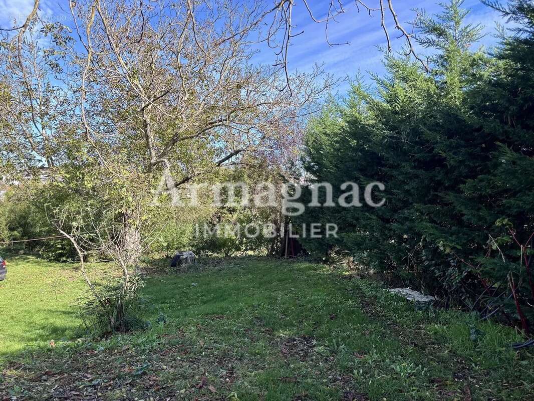 Maison à VIC-FEZENSAC