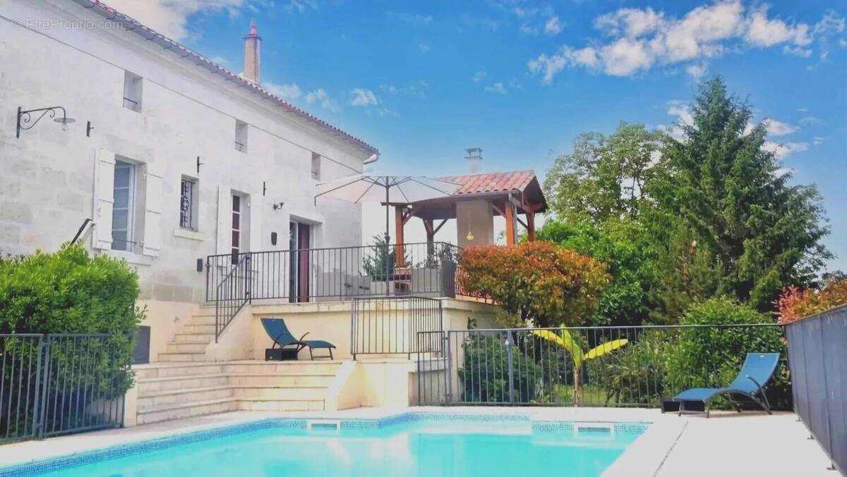 Maison à AUBETERRE-SUR-DRONNE