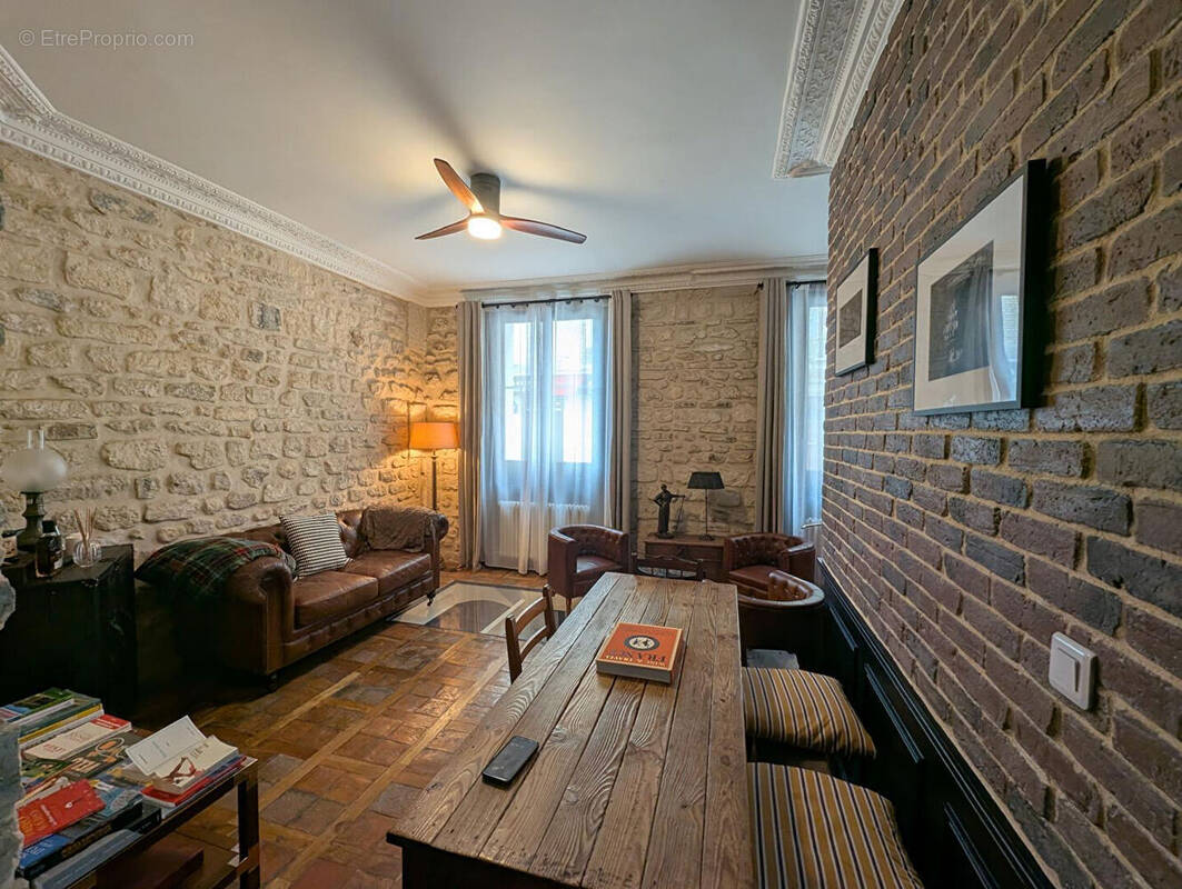 Appartement à PARIS-14E