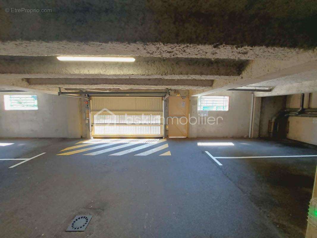 RARE À ROUEN SAINT-GERVAIS – Studio clé en main avec parking, gardien et vue panoramique ! - photo 12