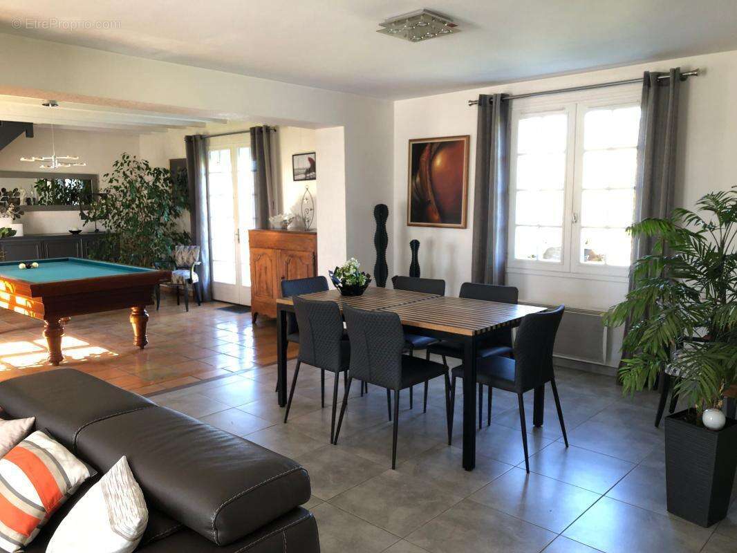  Maison familiale avec piscine – 145 m² – Terrain de 1 600 m² – La Jarrie (17220) - photo 3