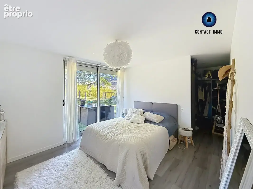 Maison 184 m² à Saint-Pantaleon-De-Larche  - photo 5