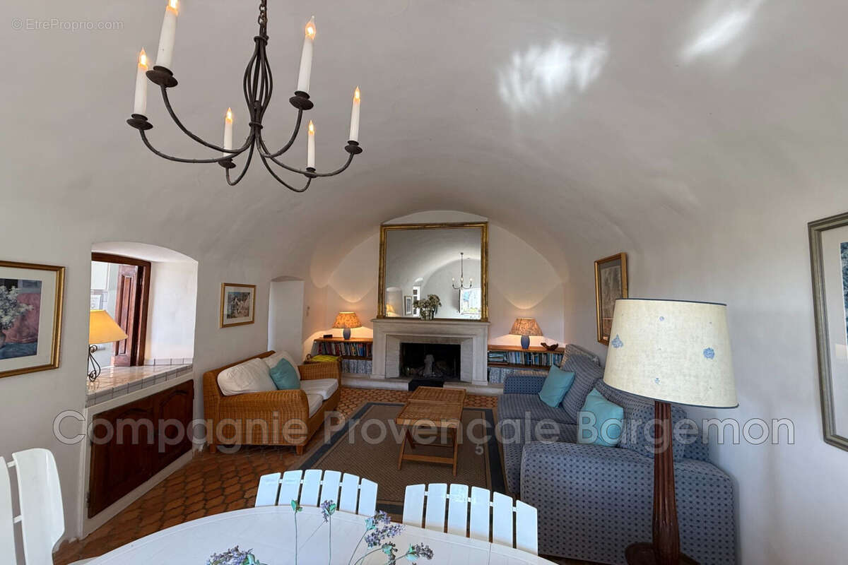 Appartement à BARGEMON