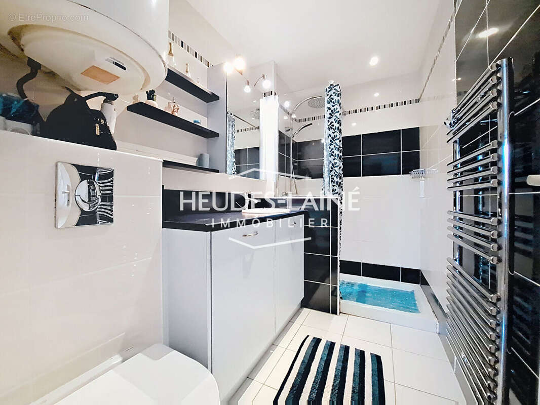 Appartement à DONVILLE-LES-BAINS