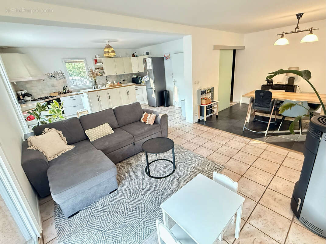 Maison à SOLLIES-TOUCAS