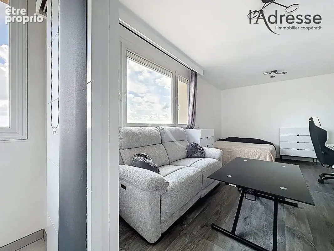 SURESNES/ Maréchal de Lattre de Tassigny - Vue Paris - Appartement Studio 36m² - 1 Cave - 1 BOX - photo 11
