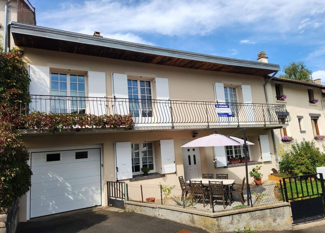 Maison à SAINT-GENES-CHAMPANELLE