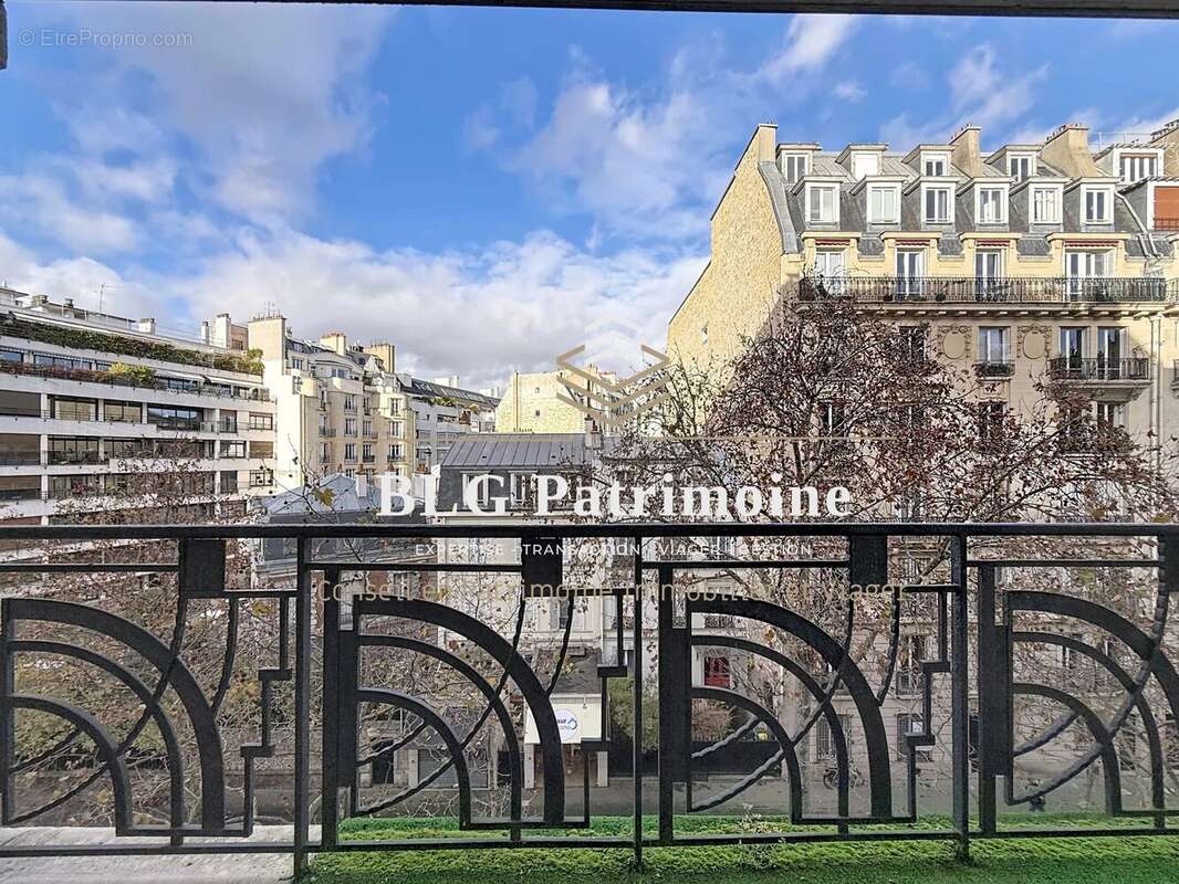 Appartement à PARIS-16E