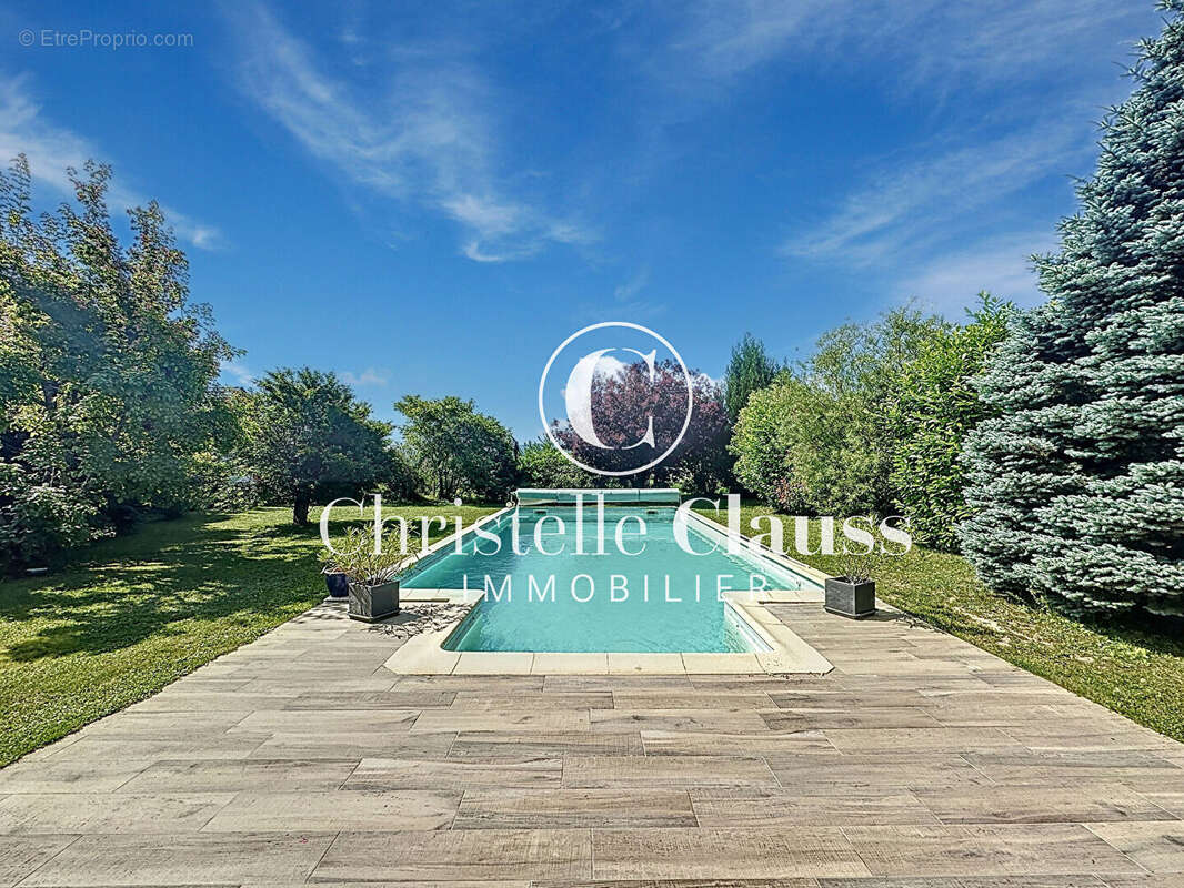 Maison familiale de 240 m² avec piscine sur terrain arboré de 850 m² à Salenthal - photo 2