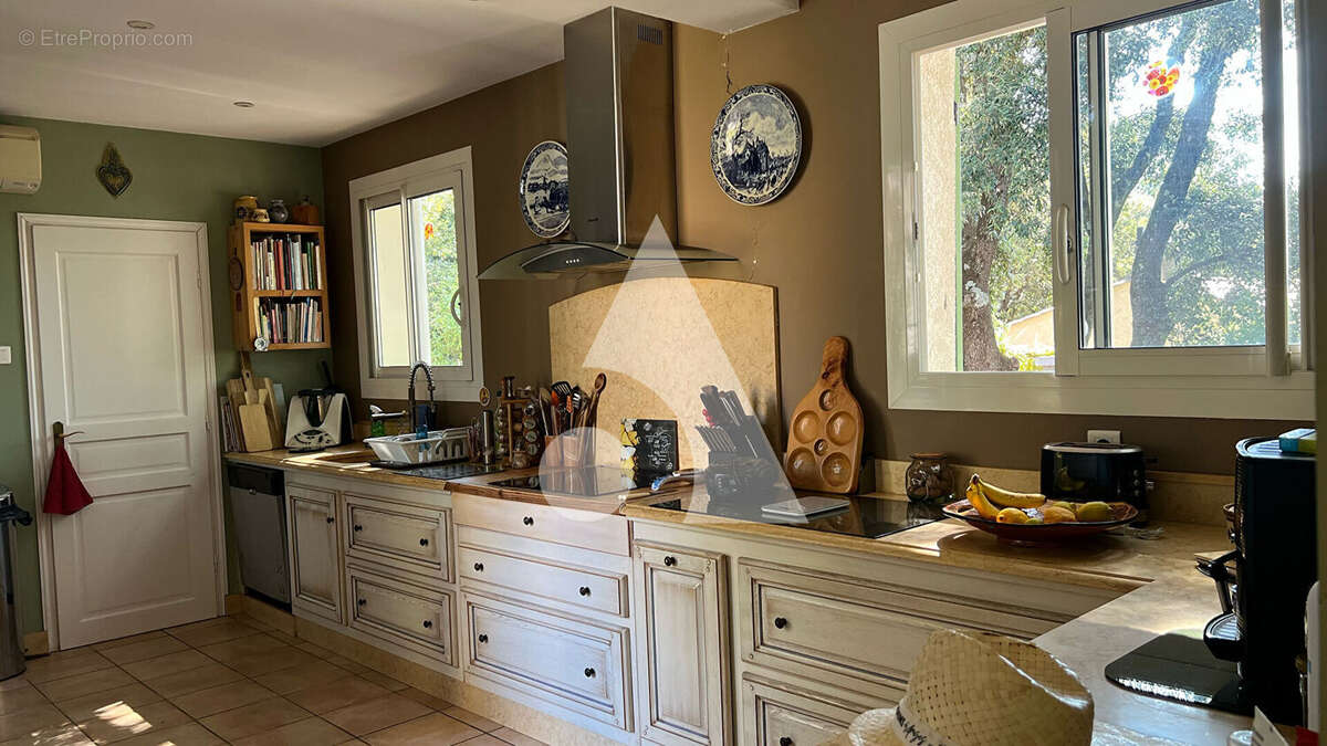 Maison à LA ROQUEBRUSSANNE