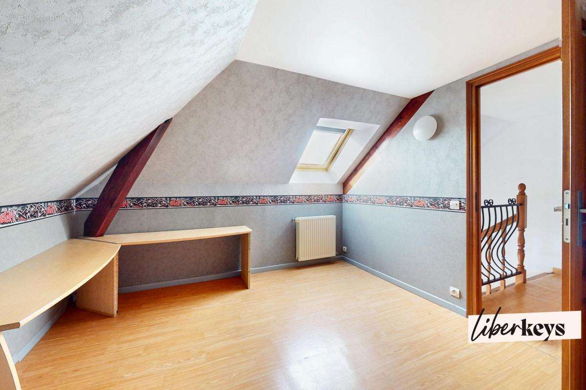 Maison à NEUFCHATEL-SUR-AISNE