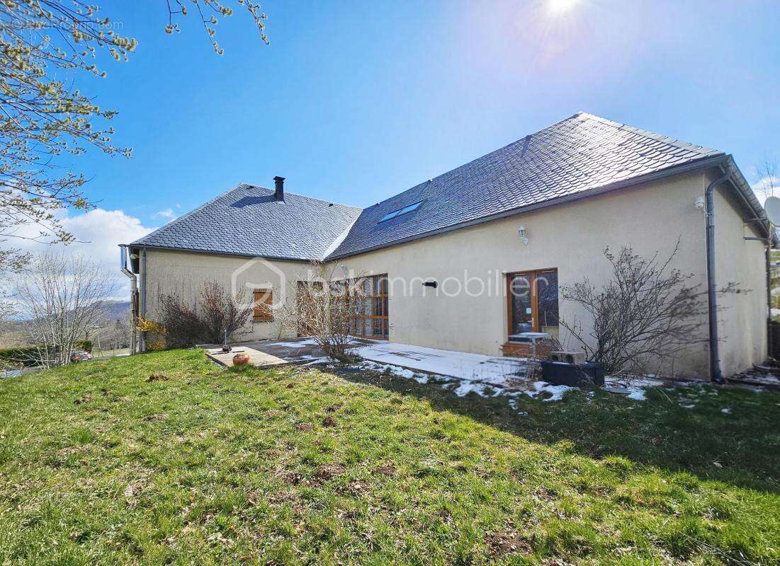 Maison à BESSE-ET-SAINT-ANASTAISE