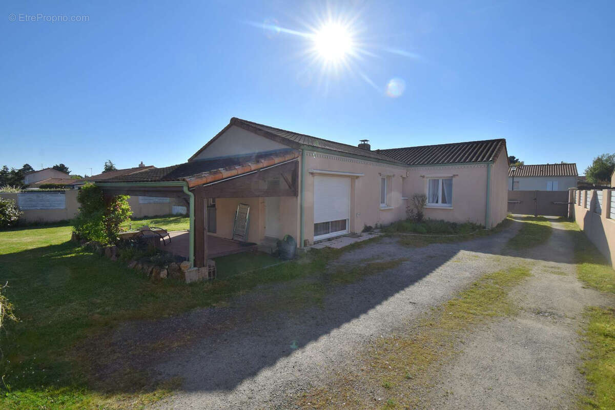 Maison à AIGREFEUILLE-SUR-MAINE