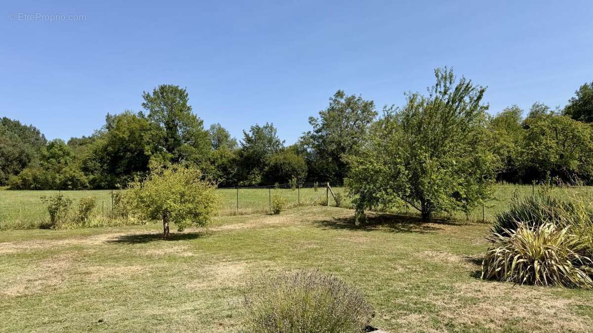 ? Maison charentaise rénovée à Aigre   146 m2   179 000 EUR FA - photo 9
