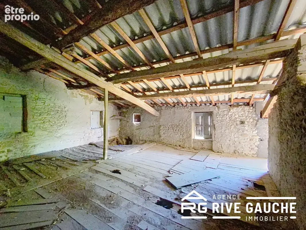 Grange à réhabiliter   Plus de 200 m2 de surface de plancher. - photo 6