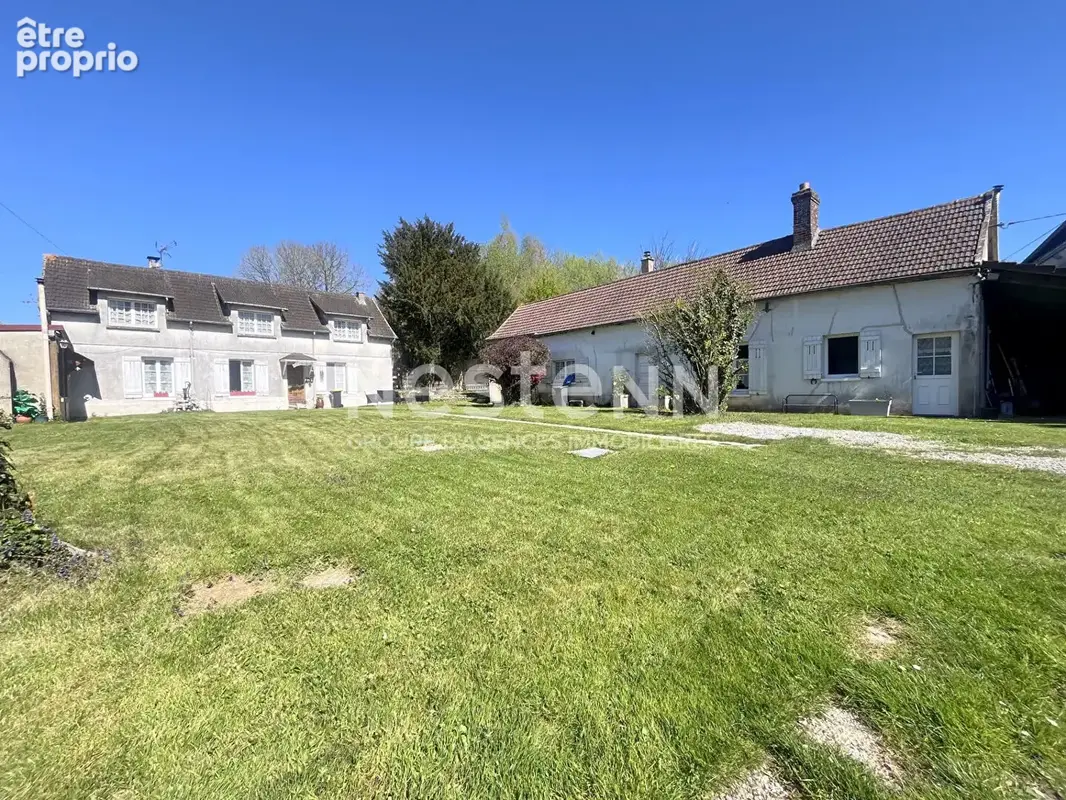 Charmante propriété ancienne pleine de potentiel sur un terrain d'environ 4 500 m². Possibilité de division, 3 terrains construc - photo 1