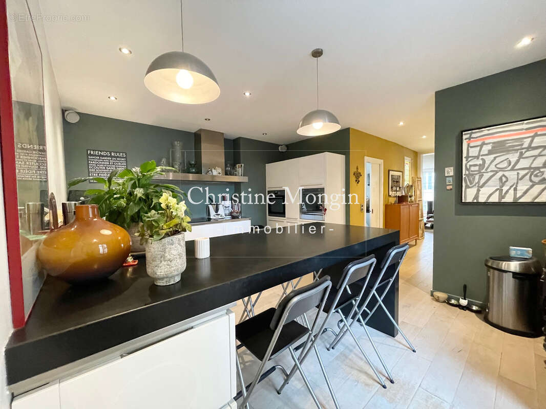 Appartement à NEUILLY-SUR-SEINE