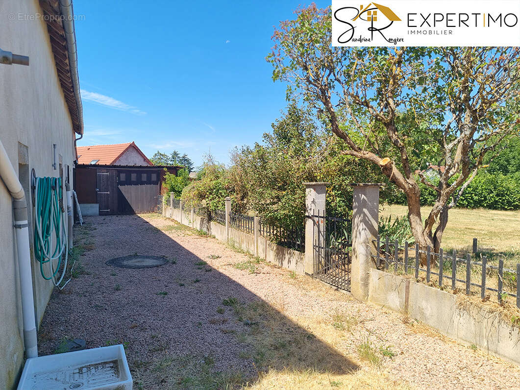EXCLUSIVITÉ   Maison de 110 m2 sur terrain de 1700 m2 63700 LA CROUZILLE - photo 4