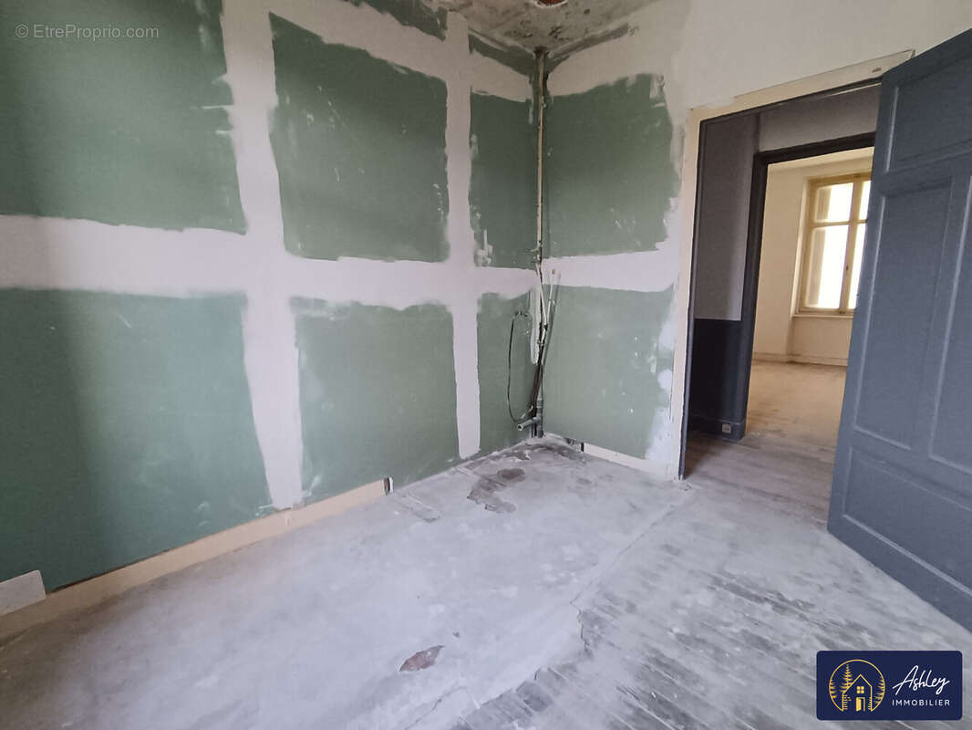 Appartement 288 m² à Bort-Les-Orgues  - photo 4