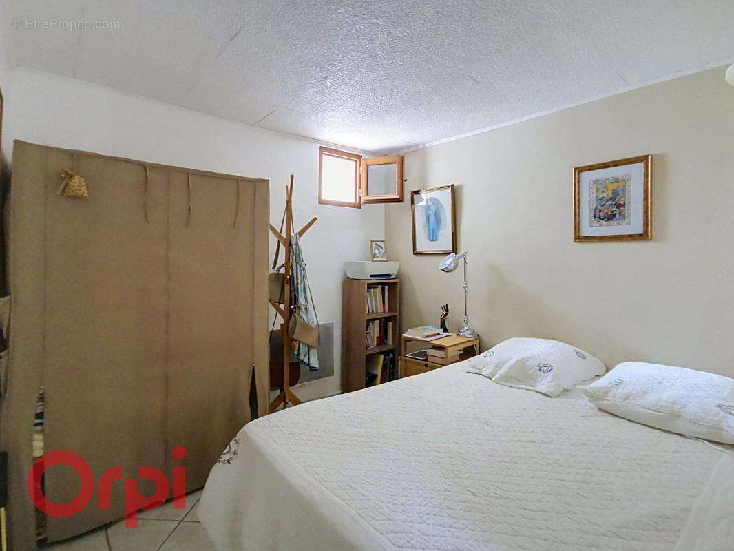 Maison de ville à vendre à deux pas du centre village divisée en 2 appartements - photo 9