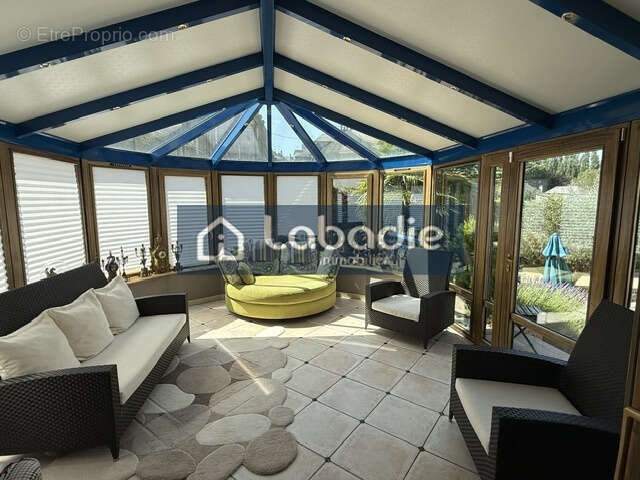 Rare à la vente, magnifique ensemble immobilier avec une maison d'habitation, piscine, jacuzzi, spa, dépendanc - photo 8
