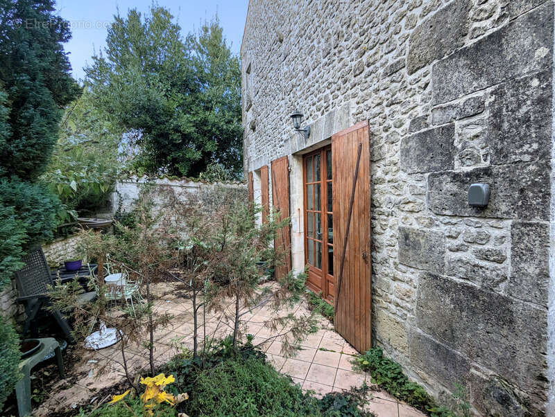 Maison à SEGONZAC