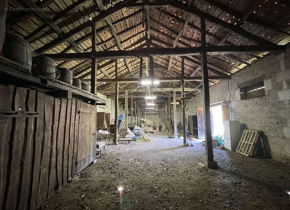 Maison à BARBEZIEUX-SAINT-HILAIRE