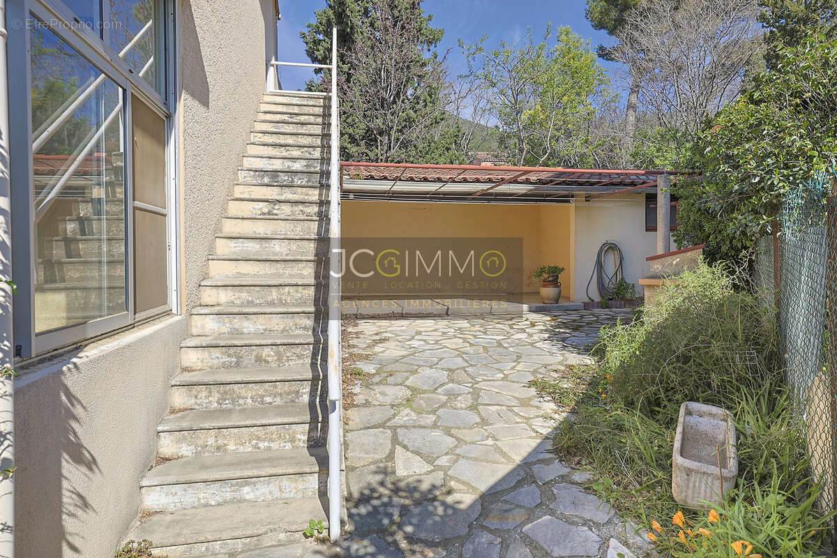 Maison à fort potentiel composée de 2 appartements - Bas Faron à Toulon - photo 29