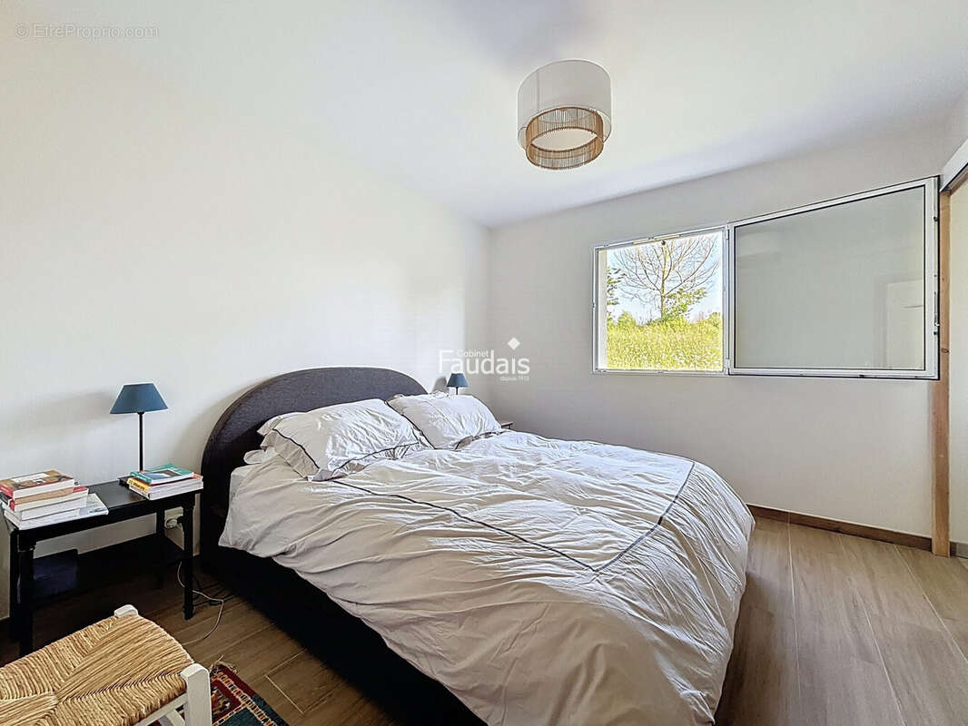 Maison 117 m² à Moyon  - photo 6