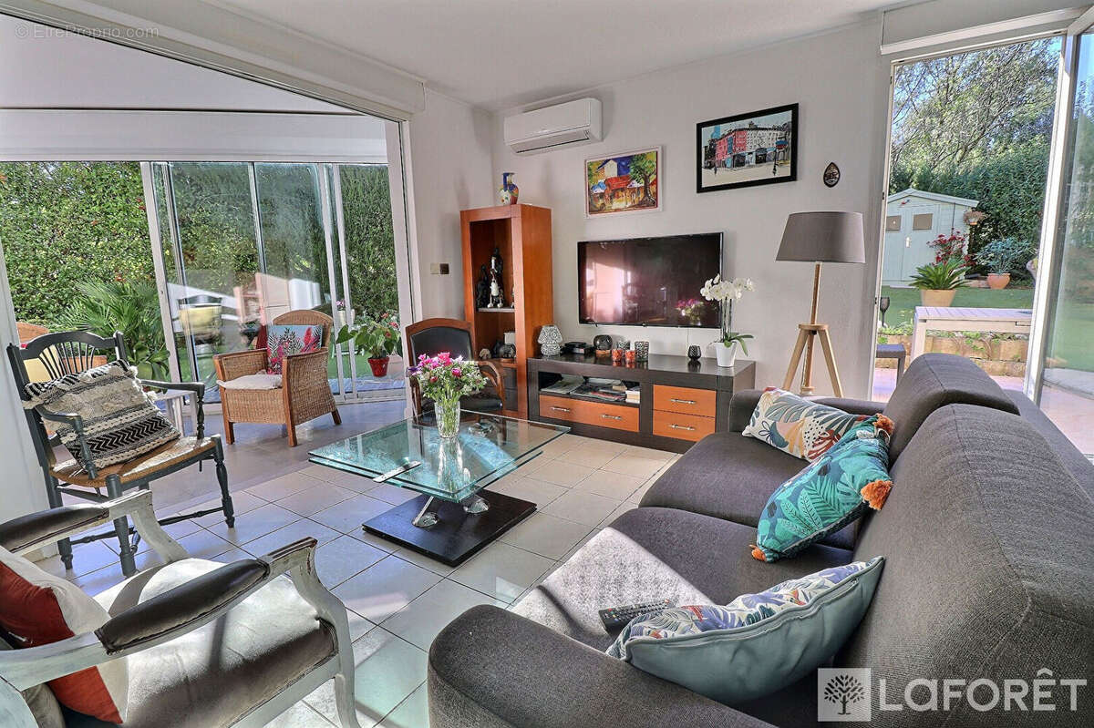 Appartement Hyères 3 pièces, jardin privatif 186 m², garage, stationnement - photo 4
