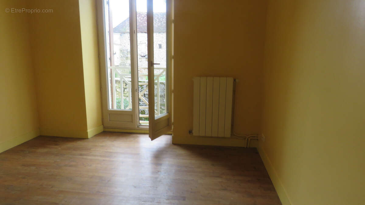 Ensemble immobilier de 2 maisons (en pierres et mitoyennes) avec une grange (en pierres) Secteur SAINT RAPHAEL - photo 29