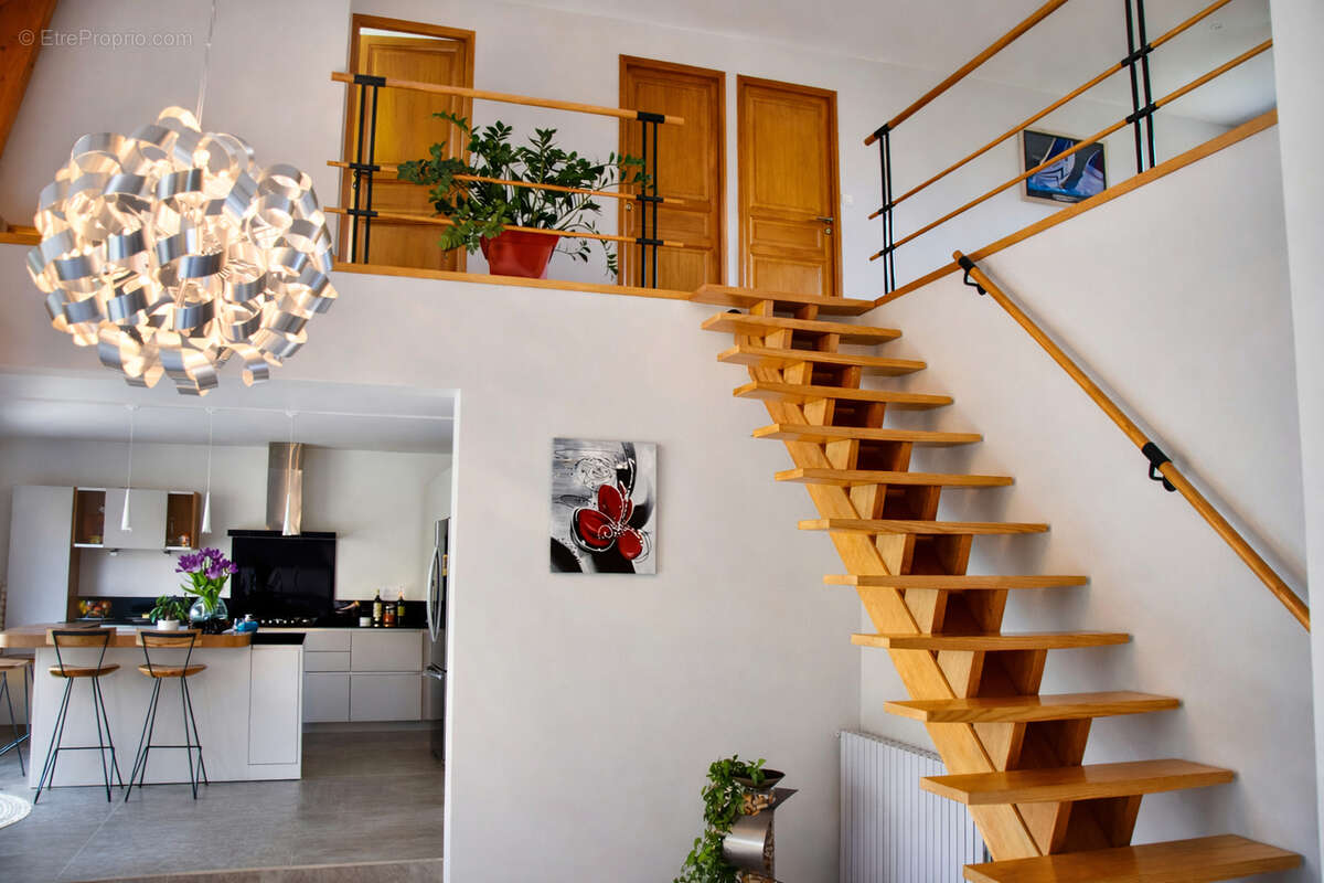 Maison à CHEVILLON-SUR-HUILLARD