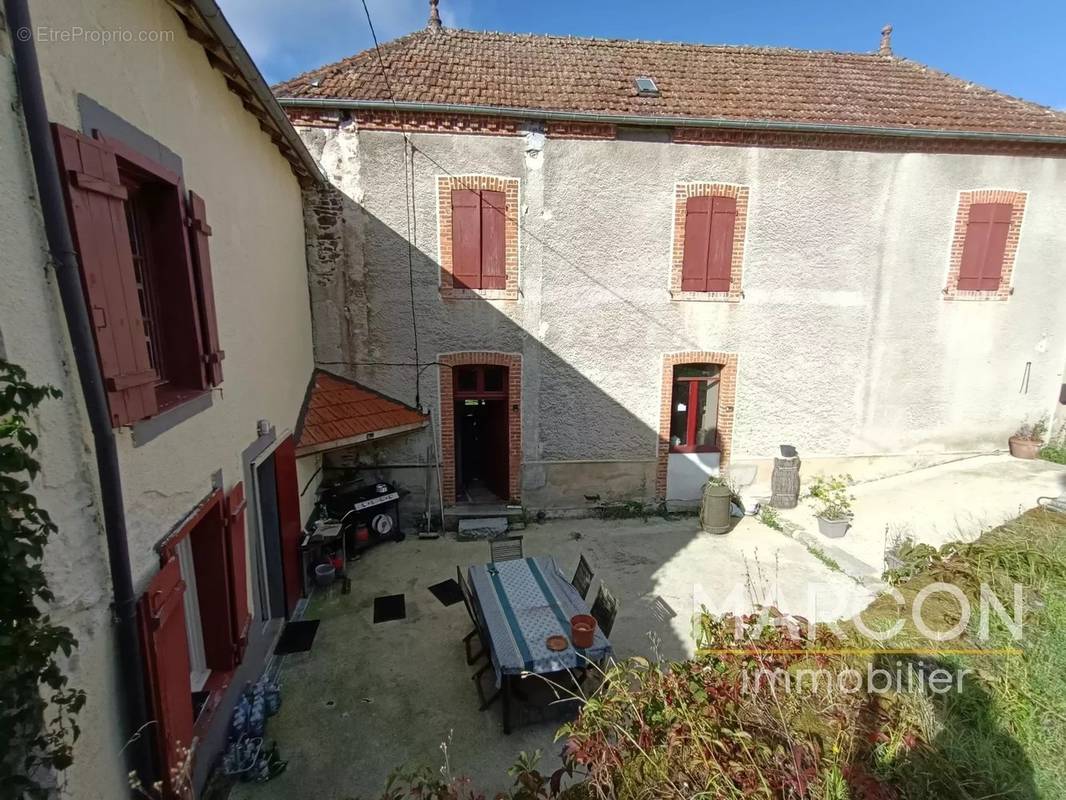 Maison à SAINT-MEDARD-LA-ROCHETTE