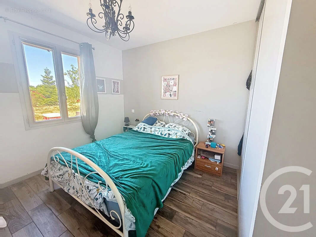 Maison 81 m² à Saint-Saturnin  - photo 9