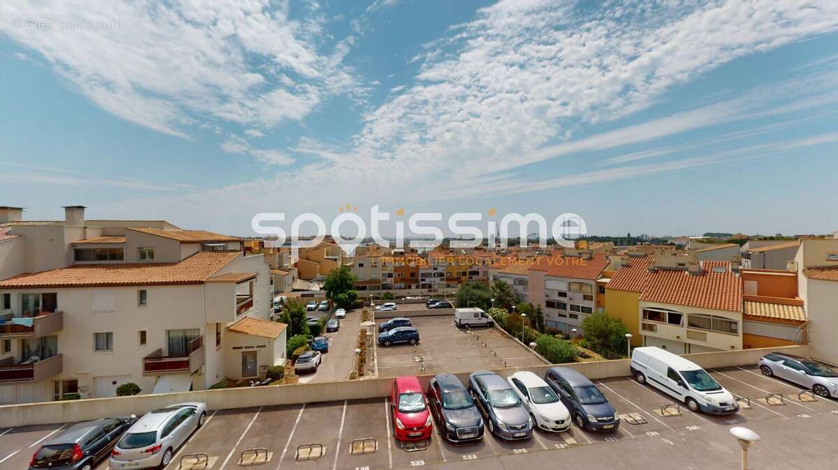 CAP D'AGDE, Centre Port, T2 entièrement rénové vue port, Mer et Brescou avec parking - photo 7