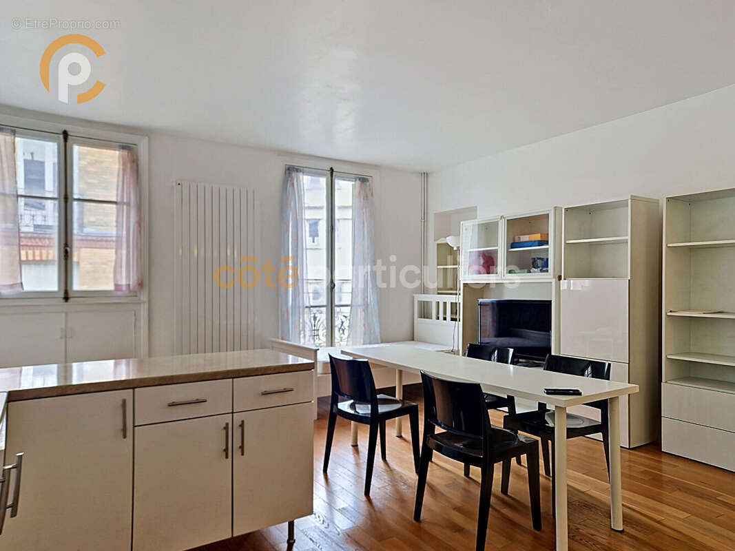 Appartement à PARIS-8E
