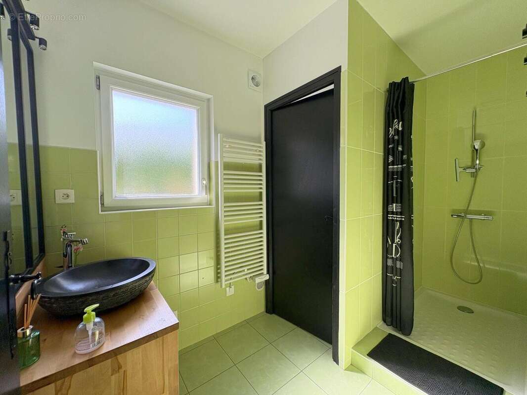 Maison 84 m² à Courtils  - photo 6