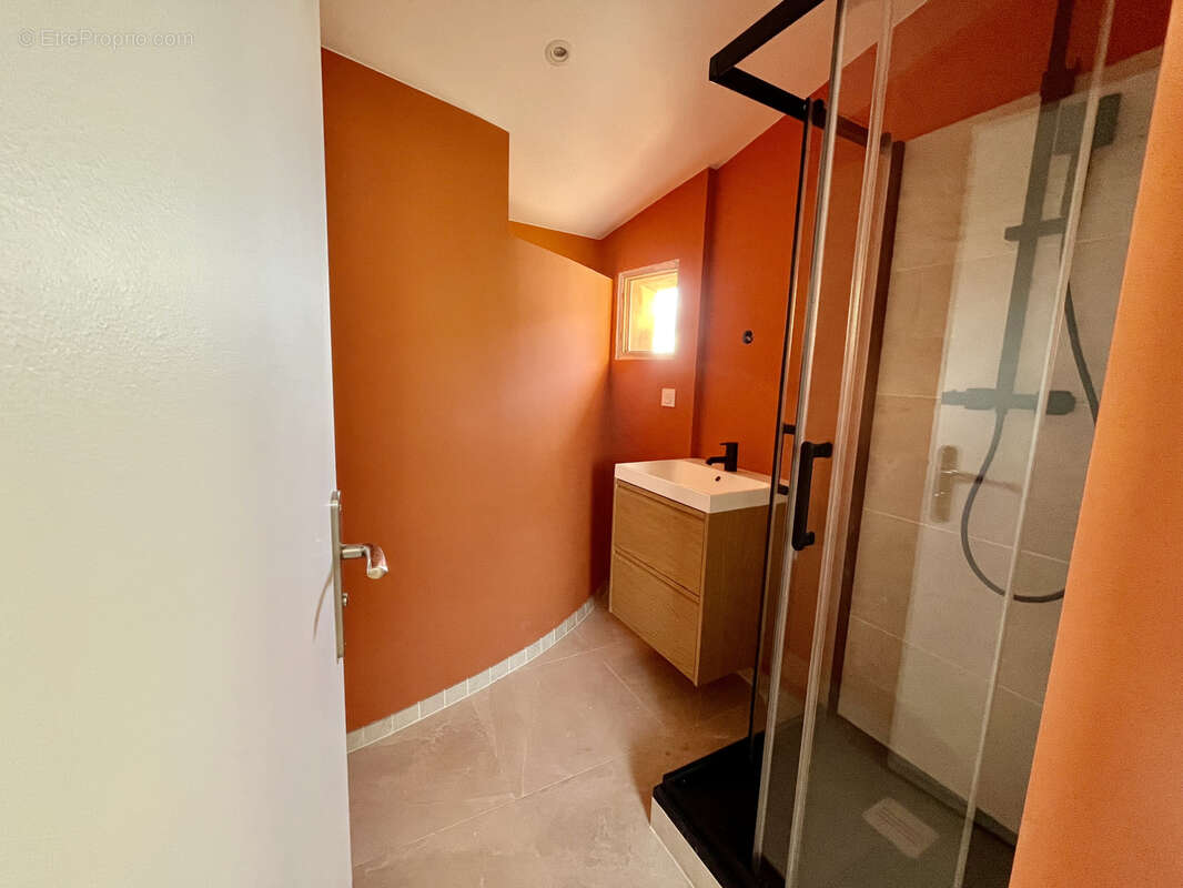 Appartement à MARSEILLE-1E