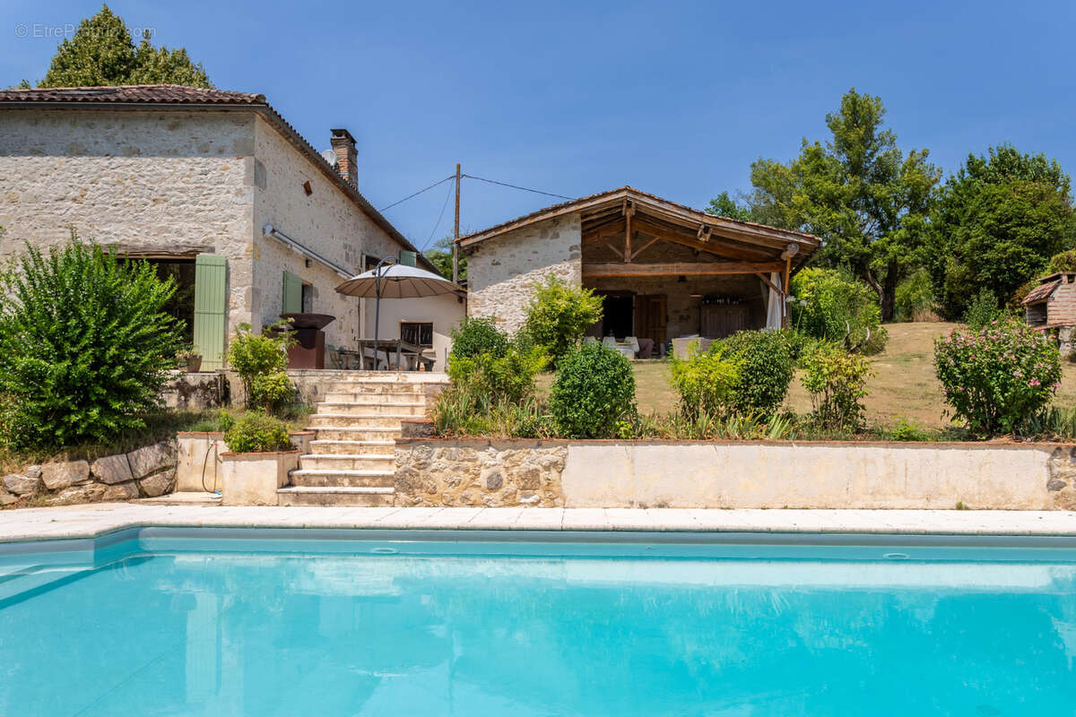 Maison de campagne avec piscine et grange - photo 11