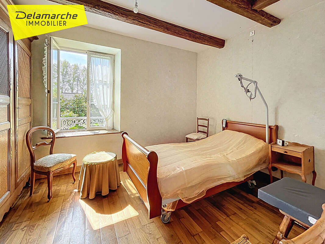 A vendre maison à La Rochelle Normande avec dépendances et 1 hectare - photo 5