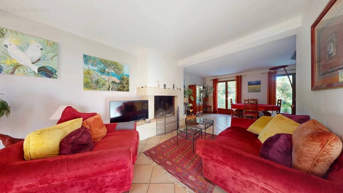 Maison à DAMPIERRE-EN-YVELINES