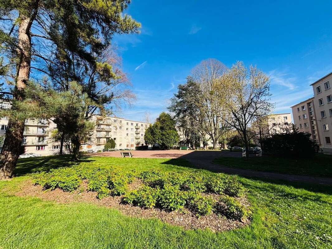 Appartement à BOURG-LA-REINE