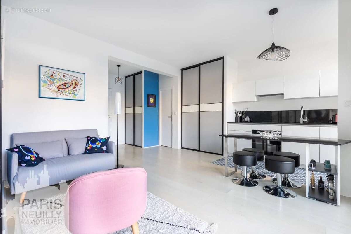 Appartement à PARIS-16E