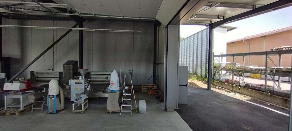 Commerce 810 m² à Saint-Donat-Sur-L'herbasse  - photo 8