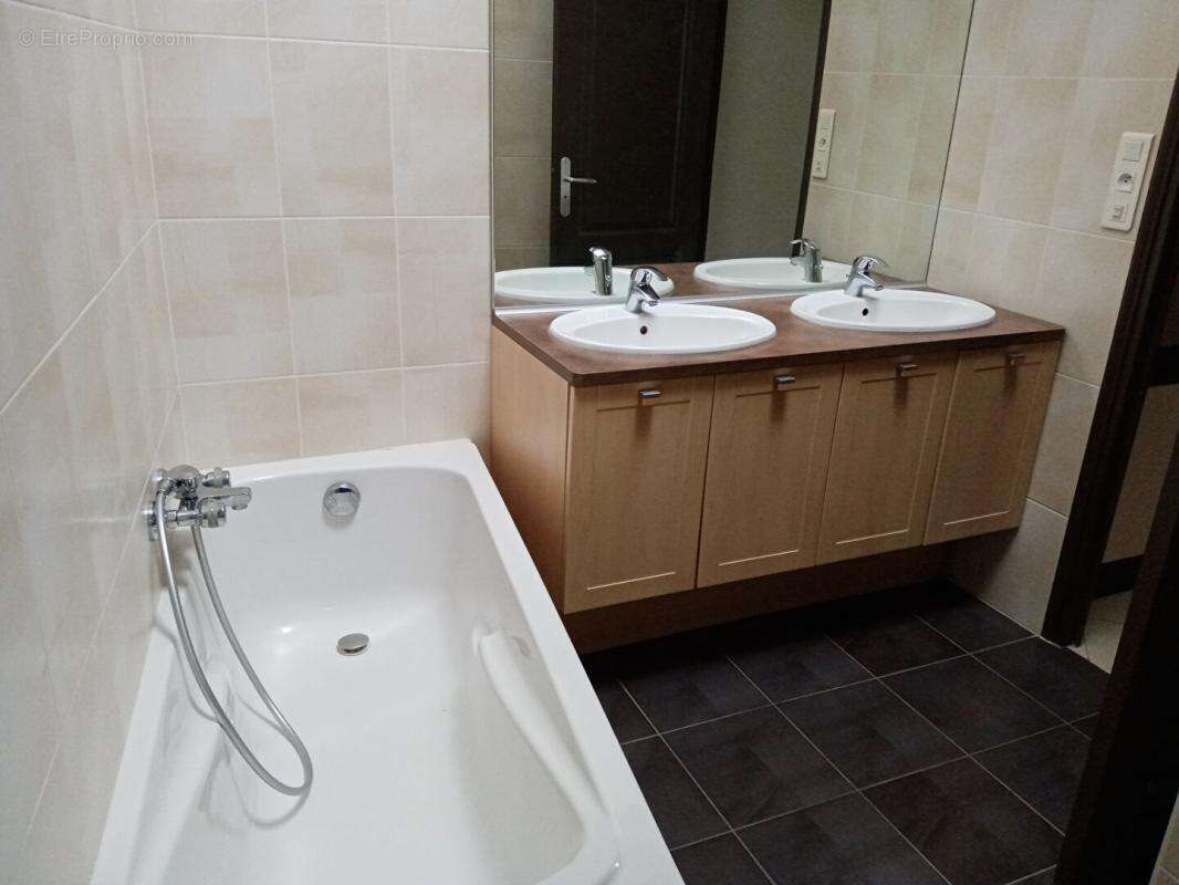 Appartement à SAINT-JEAN-BREVELAY