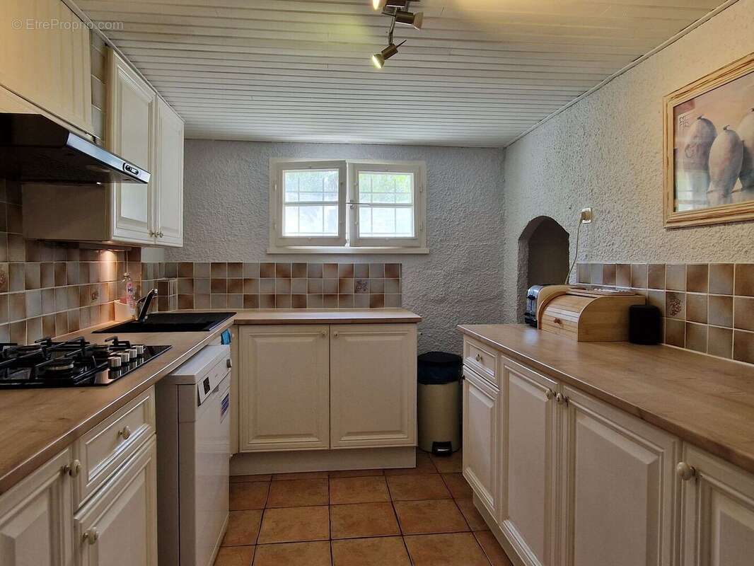 Maison 4 chambres, dépendance, piscine et jardin proche du village. - photo 10