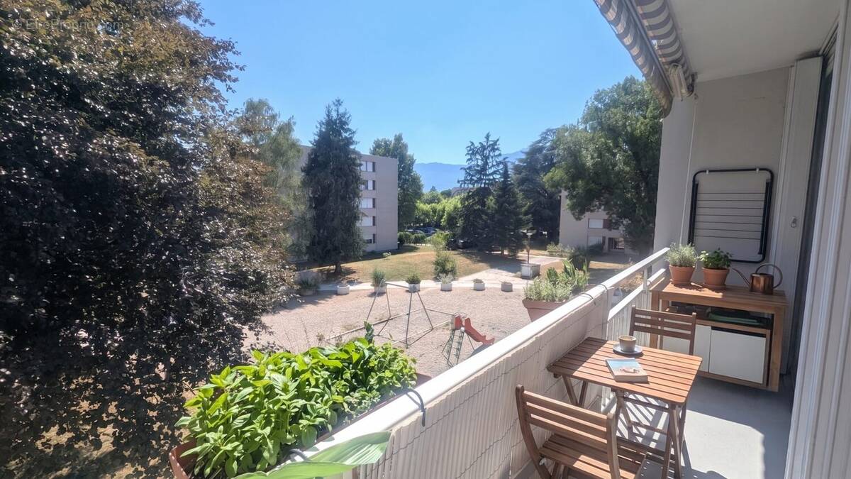 Appartement à SAINT-MARTIN-D'HERES